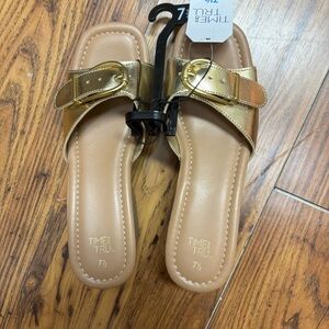 Time and Tru Gold Sandals with Metallic Finish Brand New‎ Wedges 7.5